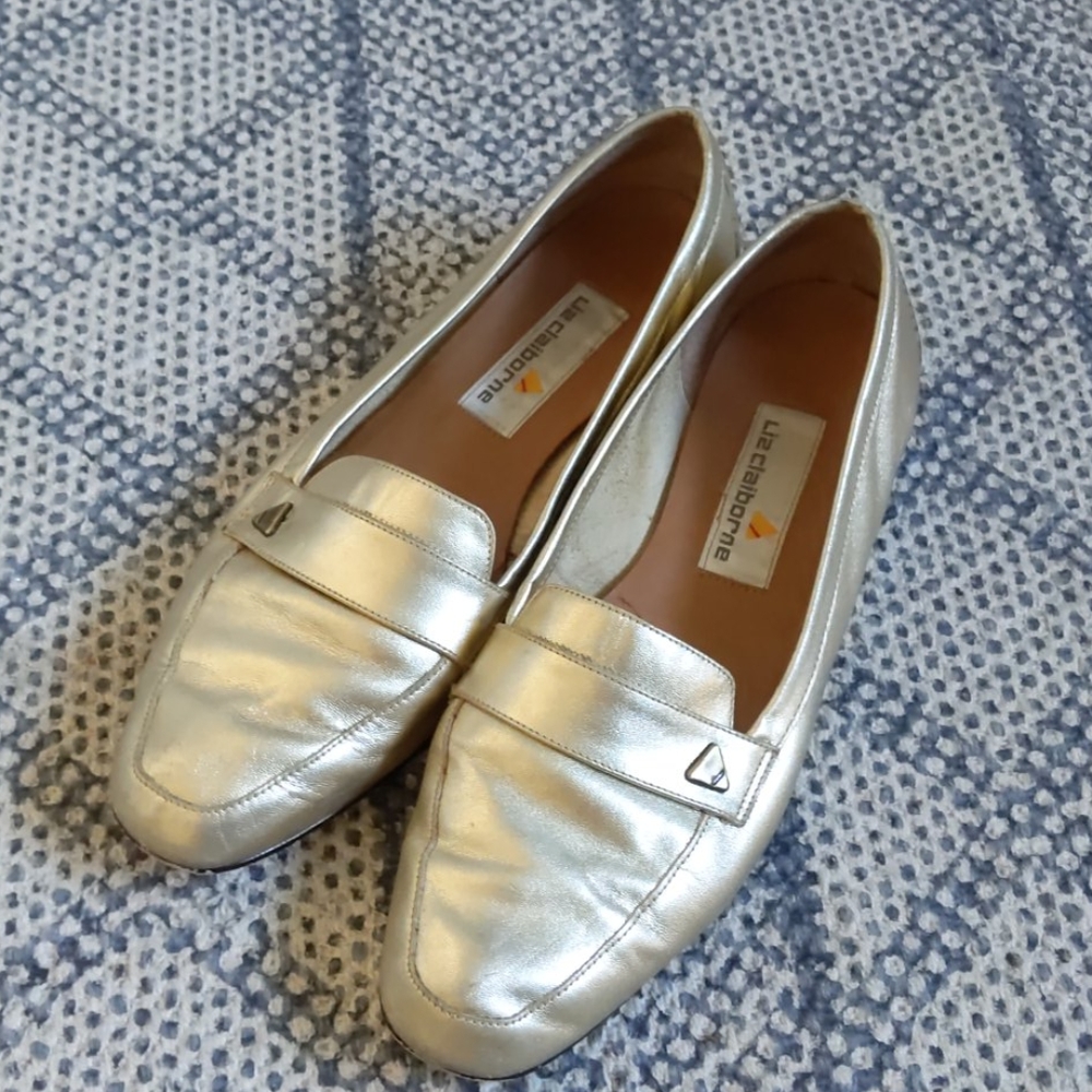 Vintage Liz Claiborne gold loafers size 8.5